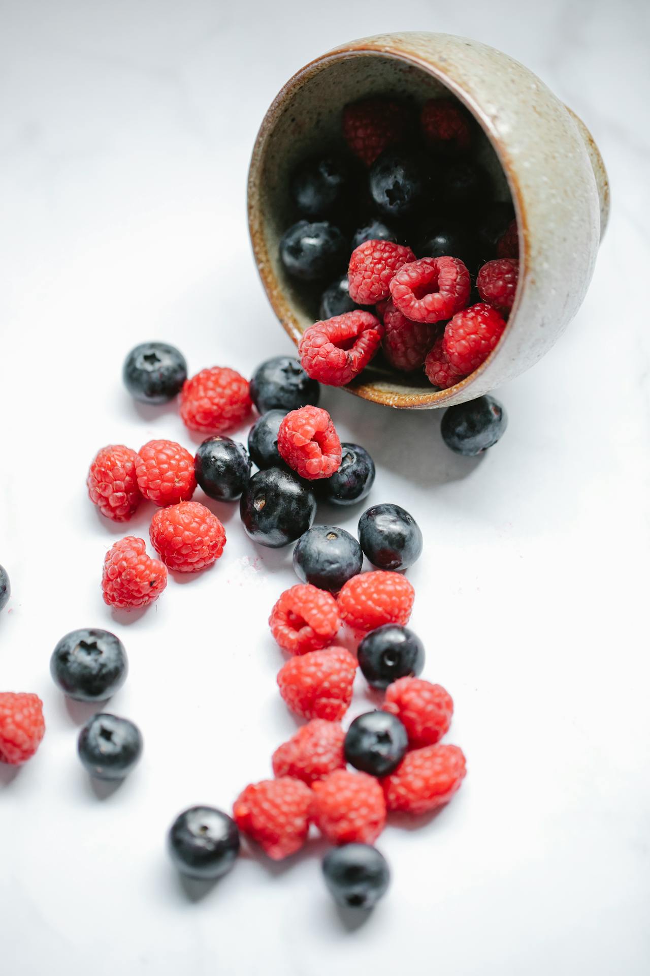 Fresh mixed berries commonly included in gut-friendly dietary strategies